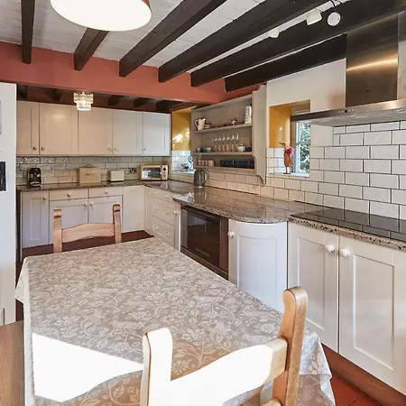 Host & - Hall Garth *