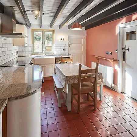 Nyaraló Host & - Hall Garth *