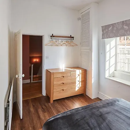 Host & - Hall Garth * Pickering