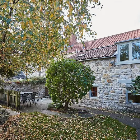 Host & - Hall Garth * Pickering