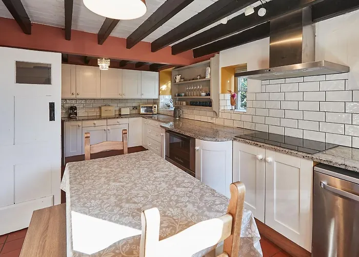 Host & - Hall Garth *